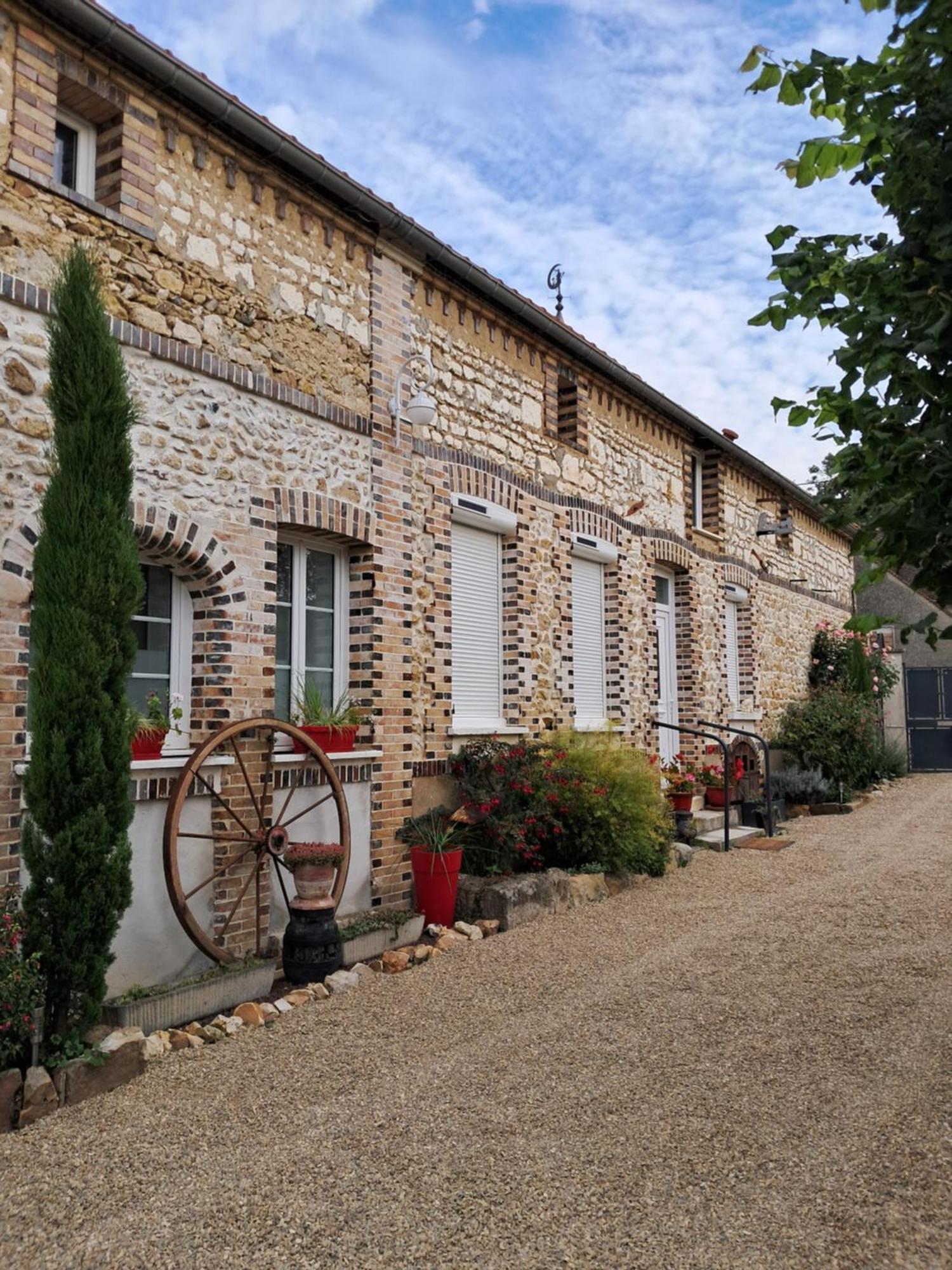 Maison Longere Les Camelias Vinneuf Luaran gambar