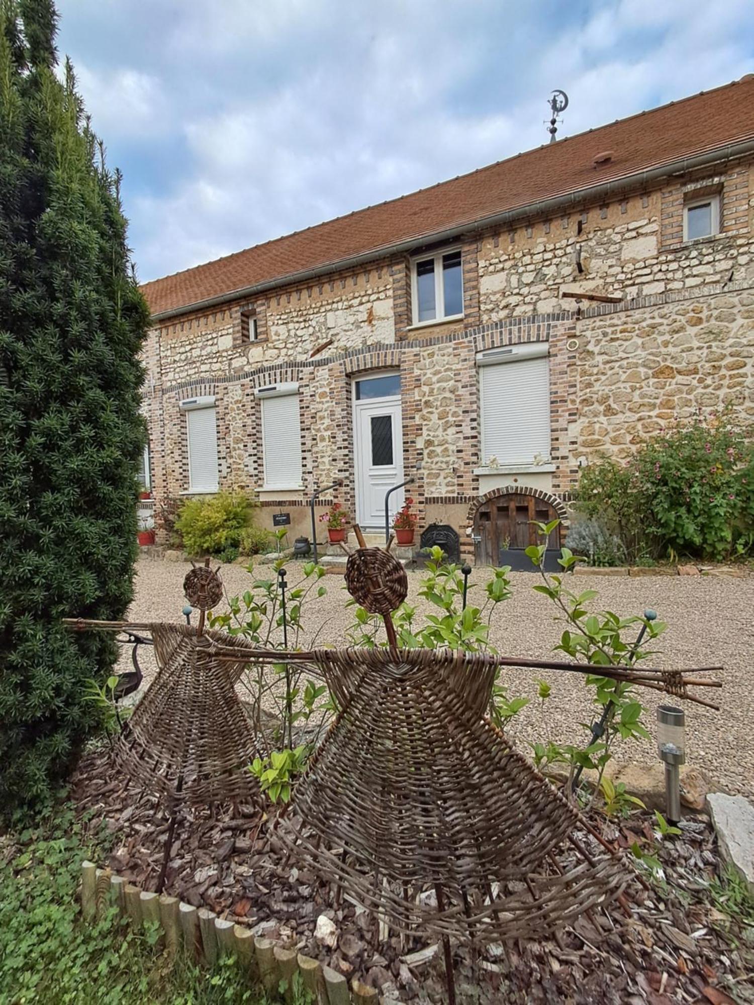 Maison Longere Les Camelias Vinneuf Luaran gambar